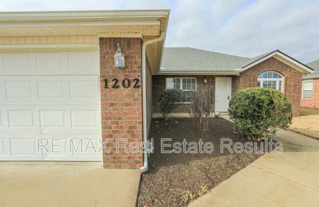 1202 SW Cabriolet St