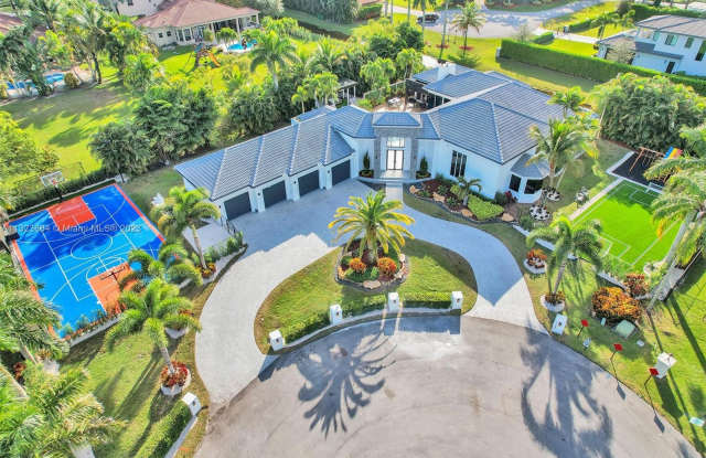 11400 NW 7th St