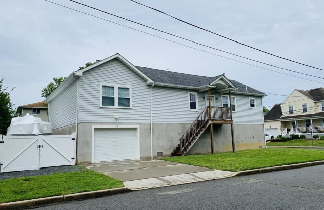 22 Renfrew Place - 22 Renfrew Place, Port Monmouth, NJ 07758