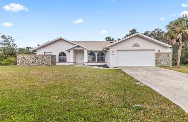 Annual ** 4 Bed / 3 Bath Single Family Home -- $1,950/month