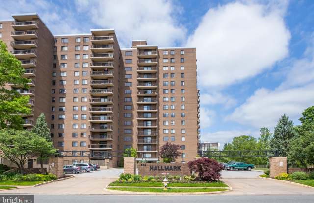 200 N PICKETT Street unit: 307