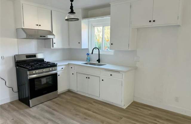 1905 Sierra Leone Avenue