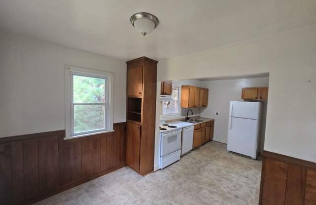 3 bedroom home in Petersburg