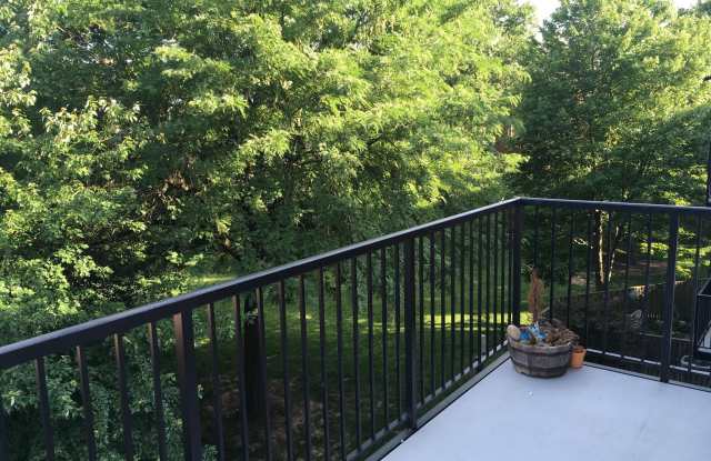 3052 S BUCHANAN Street unit: C2