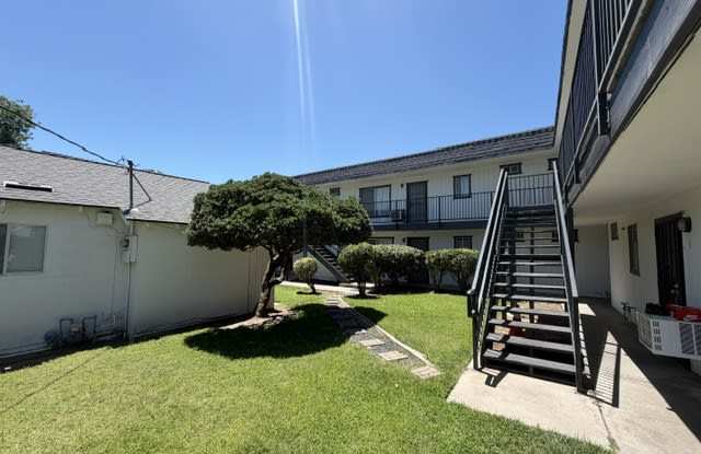 935 Kenwood Avenue - 5