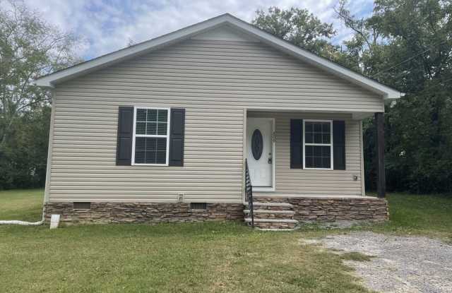 Photo of Charming 3 Bedroom Home Close to Downtown Tullahoma...