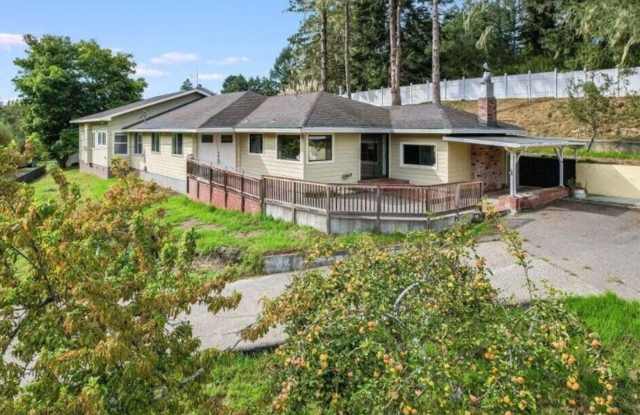 Spacious 4-Bedroom Home with Stunning Hilltop Views in Fortuna, CA