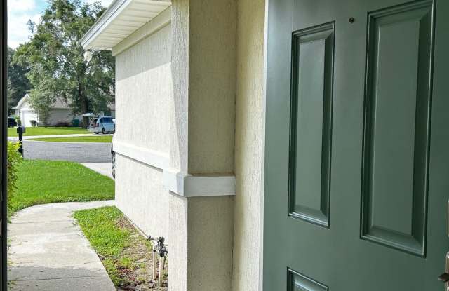 Close to Shopping, Restaurants, Schools  Beach!