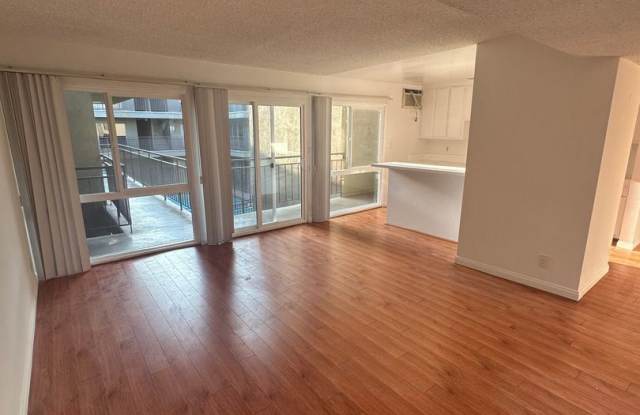 511 N Kenmore Avenue