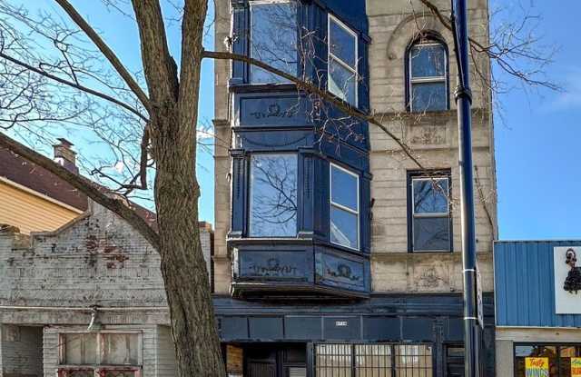 8714 S Commercial Avenue