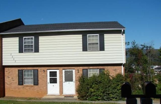 2223 Bailey AVE - 2223 Bailey Avenue, Salem, VA 24153