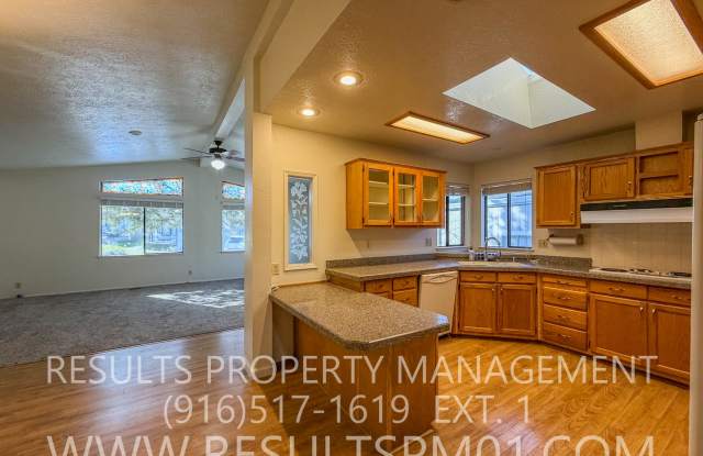 Over 55 Community! Well cared for w/Amenities! 2 bedroom