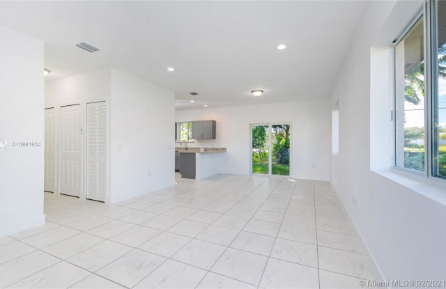 14711 NE 7 - 14711 Northeast 7th Court, Golden Glades, FL 33161