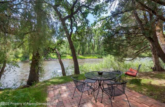 180 River Oaks Lane