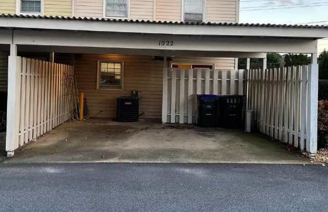 1022 Old Holcomb Bridge Rd