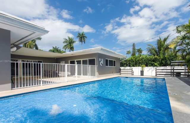 Photo of 1218 Hollywood Blvd