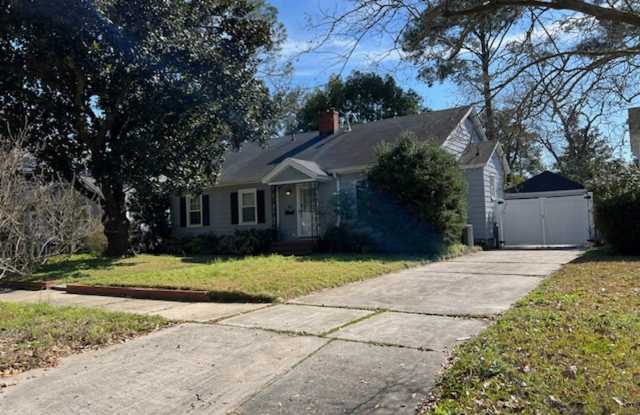 3-bedroom 2-bath home located on Columbus Drive