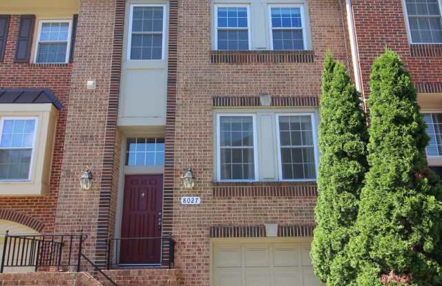 8027 MERRY OAKS COURT