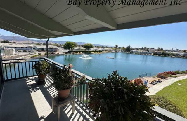 Premier Sherwood Lakes Location – Upstairs End Unit with Stunning Lake & Mountain Views