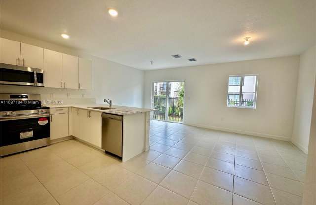 3711 SW 52th Ave