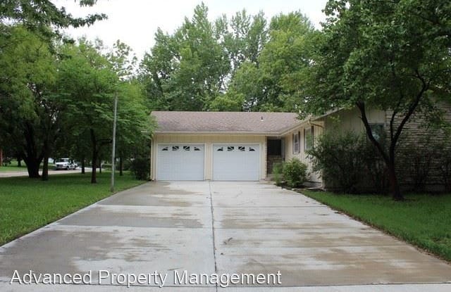 3155 Ella Ln - 3155 Ella Lane, Manhattan, KS 66502