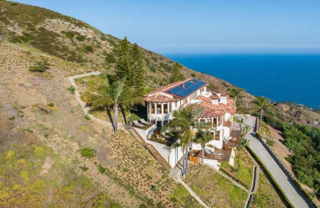 4240 Avenida De La Encinal