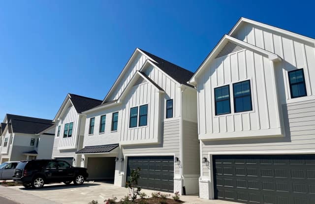 Photo of Great 3 Bedroom, 3.5 Bath in Oxford Commons.