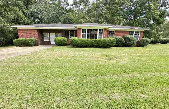 Photo of 2704 44th Ave Tenant