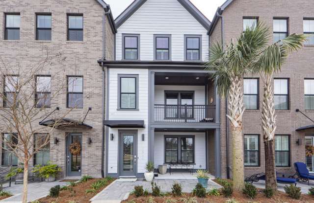 3 Bedroom 3.5 Bath Townhouse in Midtown - Mt. Pleasant - 1560 Hancock Street, Mount Pleasant, SC 29464