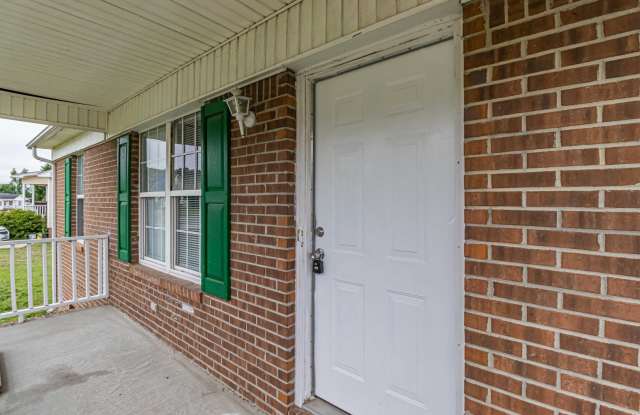 *Cute 3 BR 2 BA Home in Goldsboro* Minutes from SJAFB