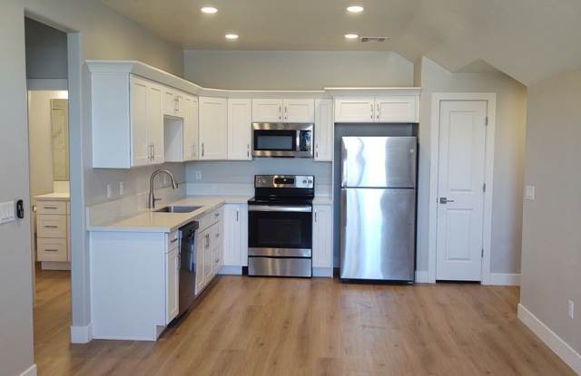 UTILITIES INCLUDED PERFECT 1 Bedroom 1 Bath