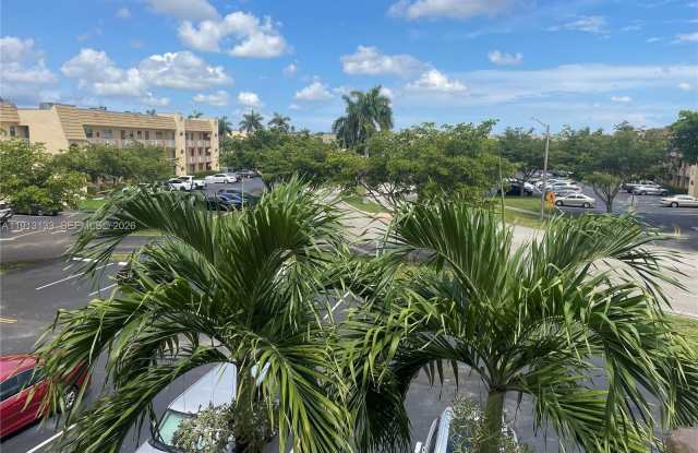 8460 Sunrise Lakes Blvd