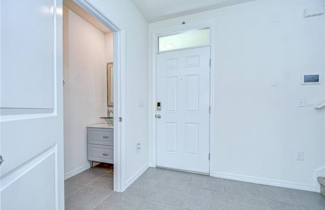 1382 CRESCENT HOOP WAY