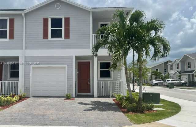 906 SE 17th St - 906 Southeast 17th Street, Homestead, FL 33034