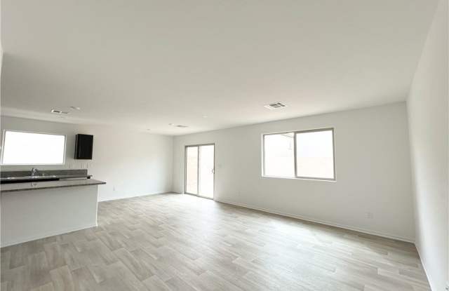 6053 Swift Lariat Street