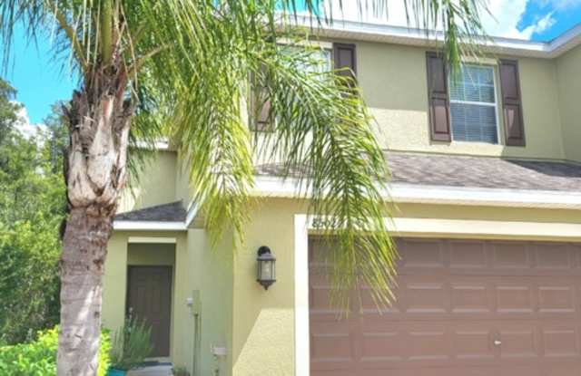STUNNING CORNER 3 Beds/ 2.5 Bths Townhome situated on a conservation in desirable Hammocks Community!