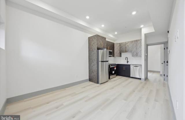 251 S 12TH ST