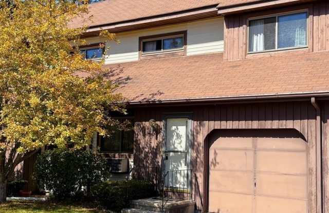 Photo of 649 Middle Turnpike East