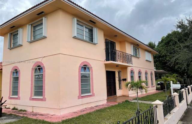 Photo of 3500 E 6th Ave