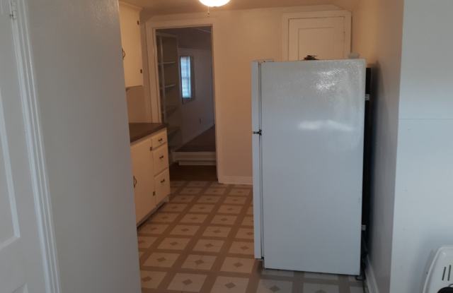 $850 - 1 Bedroom 1 Bath Triplex - Walk to South Dakota School of Mines!