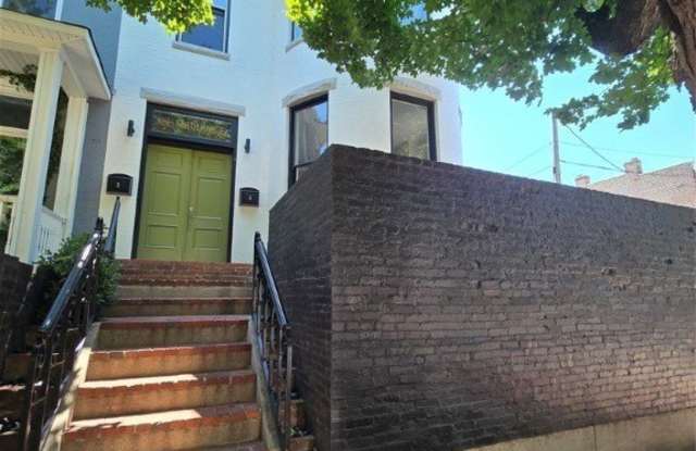 1 N Harvie Street