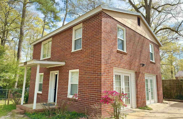 317 Oakview Square