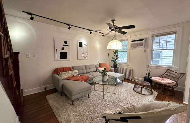 3 bedrooms, 1.5 bath