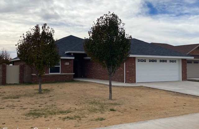 308 East 18th Street - 308 East 18th Street, Portales, NM 88130