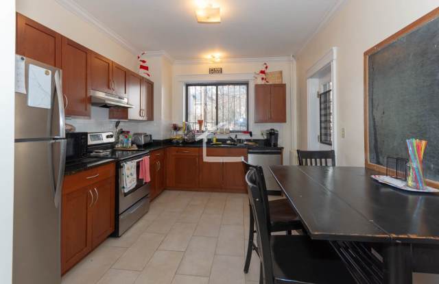 Photo of Awesome 4 bed 2 bath in Allston
