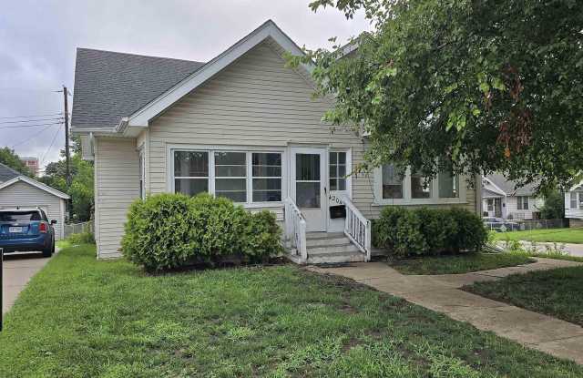 Photo of 4204 Pacific St, Omaha, NE 681051
