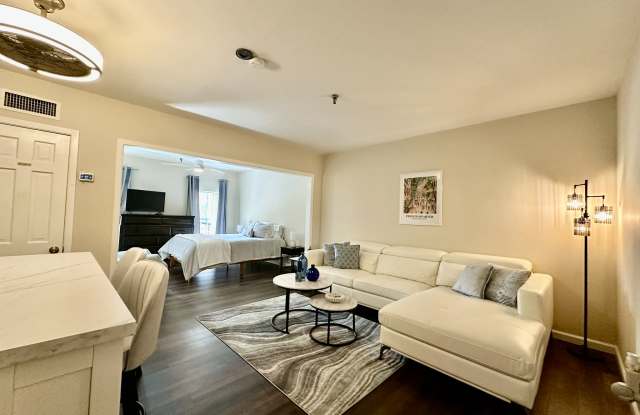 214 Chartres Street#4