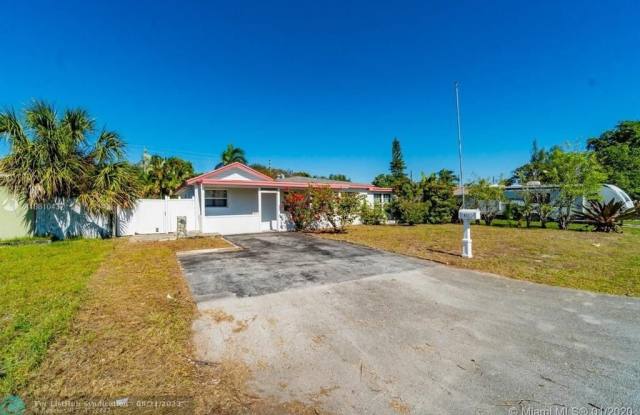 611 NW 39th St - 611 Northwest 39th Street, Oakland Park, FL 33309