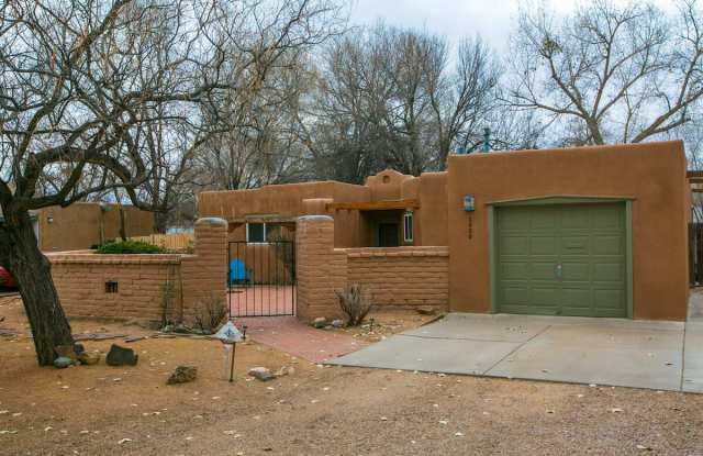 2820 Maxamillian RD NW