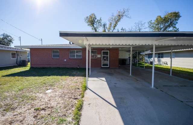 Photo of 1404 Meadow Dr